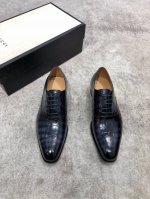 Gucci 男士经典牛津鞋男士商务正装皮鞋 经典款 极致艺术 全鞋采用进口打蜡饮奶牛牛皮古法手工描改擦色 深蓝 精挑细选 毛孔细腻 光泽度极好 质感柔软 韧性强