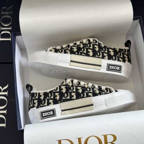 出厂 Di Or 迪 奥 高品质早春新款刺绣系列。原版一比一开发 高端品 高难度一比一刺绣图案栩栩如生，耗时一个月买版开发终于出大货啦，磁铁盒全套包装，顶级版本