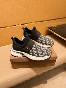 工厂P批 迪奥 男鞋高端品牌 官网1：1最新力作：鞋面采用意大利进口头层牛皮搭配舒适透气内里原版防滑耐磨大底制作，让行走更加便捷舒适！独家新款，惊世之作，与官方