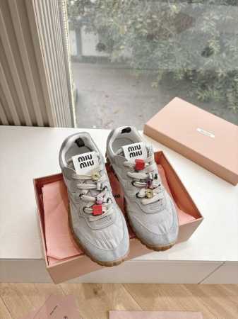 带扣子G08所见即所得 升级原版开模 正确版MiuMiu 缪缪 25ss 春夏新款 饼干鞋 阿甘鞋休闲运动鞋miumiu最新爆款 前卫大胆的设计，Miu Miu - 点击图像关闭