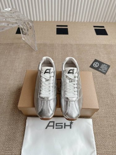 Ash 最新款Kill Bil 系列 休闲运动鞋 德训鞋 阿甘鞋 这款Kill Bill 系列 甄选阿根廷摔纹小牛皮 通过多重工序加工处理 纹理自然 光泽通透