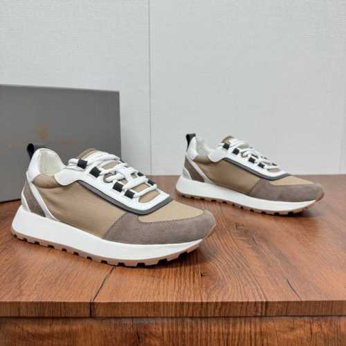 Brunello Cucinelli 新款拼色运动板男鞋 此款运动鞋面料采用意大利进口高丝光水洗翻毛皮和意大利进口压摔牛皮，立体感和亲肤感十足！鞋子拼色设计 款
