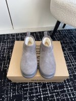 代购级 MOON BOOT LUNA系列 24秋冬季新款 雪地靴 长期主义购物一moonboot雪地靴因为冬天想去追极光，对比了很多雪地靴，超轻发泡大底 moo