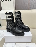 2024Ss最高版本 Dior 迪奥秋冬靴复古工装靴 ，鞋面进口小牛皮拼接最新进口科技电绣面萱型百搭瘦脚yyds.造型立体饱满，帅气十足 上脚舒适 ，设计风格非