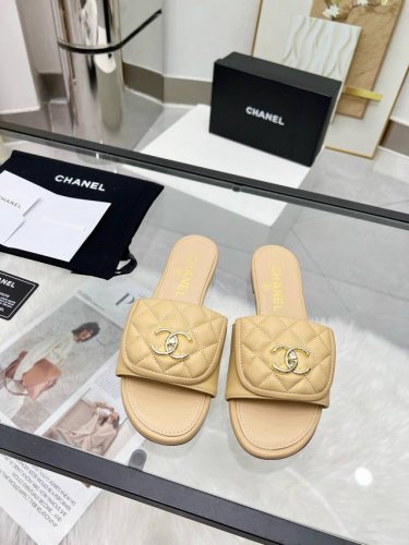 橙子出厂价p chanel 香奈儿春夏新款 经典书包扣翻盖平底拖鞋 金属扣菱格凉拖 码数 35-42