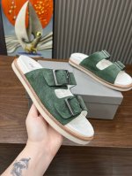 BrunelloCucinelli 。B C情侣款男女增高鞋上新款了。面料：进口牛绒。内里进口牛绒，原版扣，纯铜珠链，上脚美观大方，百分百原版开发。原版包装，男