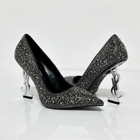米 Saint Laurent 圣罗兰 YSL字母金属跟，捷克钻满钻单鞋。满鞋水钻bling bling闪闪亮。 专属布面烫满钻工艺，羊皮内里 垫脚，真皮大底。 - 点击图像关闭