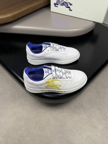BURBERRY 巴宝莉 -高端品质 原单 -鞋面：进口纳帕小牛皮、鞋身3D彩印品牌图腾、鞋舌品牌布标、后跟空压品牌图腾 -内里：帆布内里 -大底：超轻TPR橡