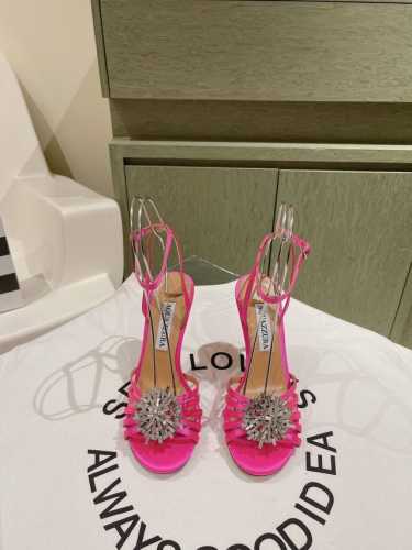 Aquazzur* 菠萝早春专柜新品仙女时装鞋系列，大量上新同步官网全系列均可定制龙年主打一个火爆，全网各大网红纷纷开秀，绝美的穿搭系列！ ★★★★★ 鞋面 烫