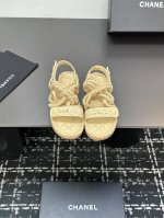 凉鞋 chanel香奈儿编织麻绳软木底台彩色糖果色拖鞋 经典菱格纹搭配个性麻绳带 Chanel 标识彰显奢华 多款亮色可选 无论是搭配裙装还是裤装 都能轻松提升