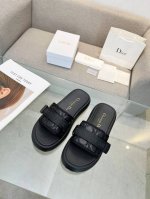 迪奥dior春夏走秀新款凉鞋系列 经典厚底凉鞋 面料混种羊皮面 小羊皮内里 1：1开发 脚感柔软细腻 舒适度极高 百搭款 原版发泡大底 轻轻松松驾驭哦，3色供应