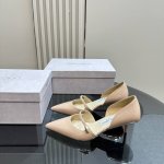 厂价 Jimmy Choo｜周仰杰经典中空高跟鞋系列 我们家JC一如既往品质优越 低调不失华丽 性感又不显张扬说的就是这款 上脚太好看了 鞋型是大家都爱的秀气款