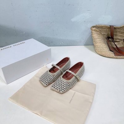 高品质出厂 ！小众潮牌Amina Muaddi 25春夏新品爱心水晶鞋冲孔镂空平底乐福鞋单鞋！ 代购级别 新品超级吸眼 真真太太太好看了 方头配爱心钻绝了 上脚