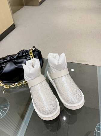 烫钻版200,光面板 P180 ！年Ugg新款水钻羽绒雪地靴！Bling Bling系列 .20鞋面采用进口防水、防冻、防折Tpu.鞋筒采用羽绒服专用面料，光泽 - 点击图像关闭