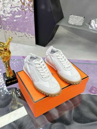 HermèS 爱马仕新款 复古时尚阿甘德训鞋 拼色设计少女风 复古时尚 简约高级 随意搭配 上脚非常轻便舒适 鞋面 麂皮 牛皮 内里 牛皮 大底 原版Tr成型大