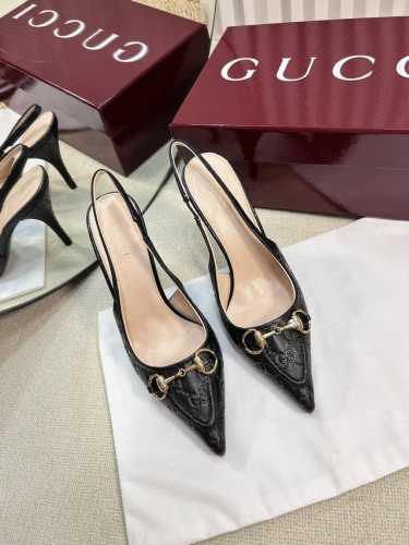 gucci 24Ss春夏新款 G家尖头马衔扣V型系列，经典再现，简约设计高雅品质，鞋面以压花羊皮双G皮材料匠心打造，鞋面缀饰亮眼的经典马衔扣，后带着釆用松紧带设