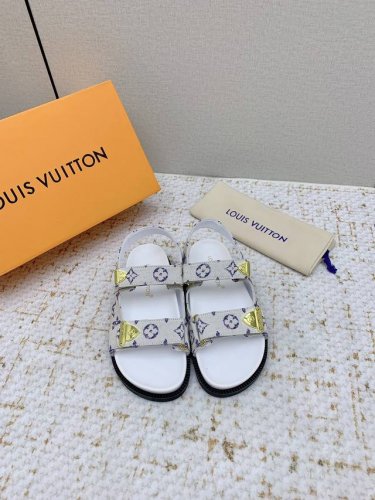 出厂 高版本 Louis Vuitton 路易威登 最新时尚休闲半凉鞋～代购级当季最新潮品 众多博主纷纷种草，入购原版开模定制 镂空组合设计与应用语言学硕士专业