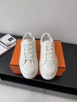 代购级 男款 Herm S 爱马仕 25Ss早春新品 Kiddy兔系带休闲运动鞋 板鞋 饰有标志性 H 细节 设计简约流畅 超前时尚 简约高级 随意搭配 上脚非