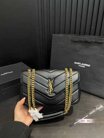 配折叠礼盒 Ysl Loulou手袋 圣罗兰25早春Loulou款式强势回归 羊皮信封式手袋饰以人字纹绗缝明缝线 搭配滑动式链带可肩背可斜挎 满足多场合搭配使用 - 点击图像关闭