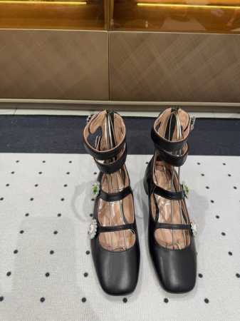 早春新品 ★面料 羊皮 内里 羊皮 鞋底 牛皮 优雅风格 创造不一样的感觉 跟高 3 Cm 专柜包装 简约气质款式！ 市场顶级 Show Bdetails ⊿： - 点击图像关闭
