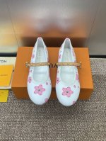 louis Vuitton 2025春夏新款平底芭蕾舞娃娃女鞋 Lv Romy系列字母Logo五金扣圆头拼色女单鞋 材质 鞋面进口小牛皮+水染羊皮内里+意大利真