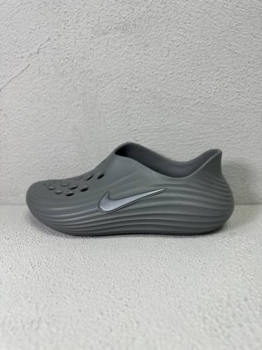 nike Reactx Rejuven8 简约舒适 洞洞鞋 男女同款 烟灰色 Size：36.5 38 39 40 41 42 43 44 45