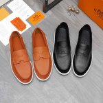 商品商标：Hermes 爱玛仕 休闲套脚鞋 正码码数: 39-45 商品材料：精选牛皮拼接磨砂鞋面 牛皮内里 原版大底