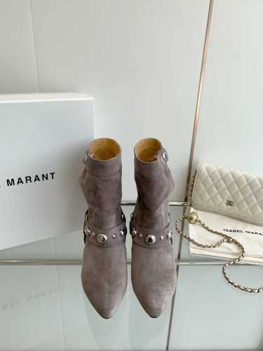Isabel Marant 伊莎贝尔 2024 ｜秋冬新品西部牛仔短靴 ￥ 法国时髦品牌 独特设计风格 每个配色都很百搭 慵懒风搭配 提亮整个造型 更休闲舒适
