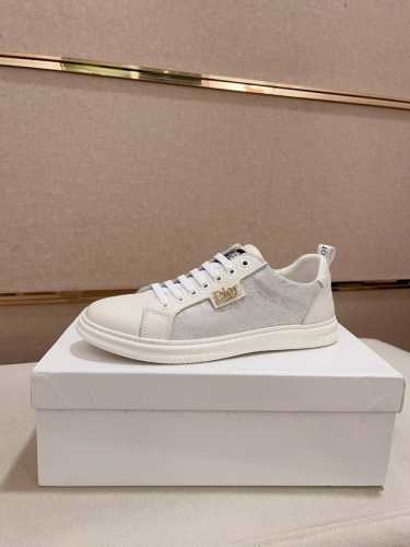 工厂价: 迪奥 Dior 新款休闲运动风男鞋，全新春夏季款设计，完美做工，系带款打造装柜品质，鞋面：进口头层牛皮，羊皮内里柔软舒适，超轻tpu耐磨大底、简约、百