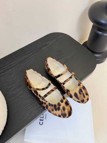 Celine思琳春夏凯旋门玛丽珍时装鞋 上脚真的超级显瘦超级美 C家特定的精致凯旋门Logo 好看到爆 鞋面 原版小牛皮 内里 垫脚 采用顶级混种羊皮 意大利真