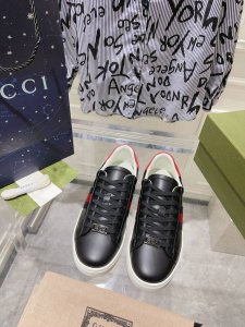 Gucci古驰最新ace系列pro版小白鞋 原版购入开发 Ace系列运动鞋延续品牌叙事，匠心成就主打单品。 配送专柜精美包装 面料 原版进口柔软牛皮 内里：原版
