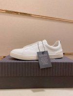 工厂价: 高端版本。杰尼亚 男士休闲款，专柜对比质量 进口牛皮面料 水染舒适柔软牛皮内里垫脚真皮大底贴标 码数38-44。可定做45