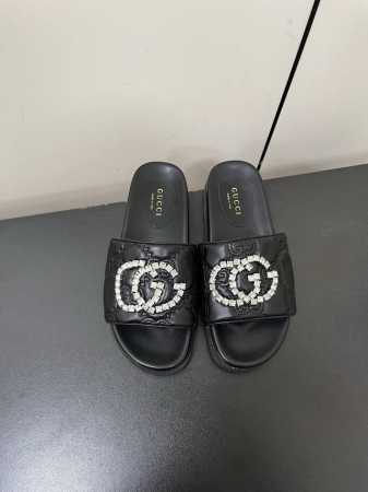 Gucci 25春夏新款一字厚底拖鞋～面料：进口压花小羊皮，手工缝钻G字logo厚底**显瘦！百搭随性！鞋面：刺绣羊皮内里 垫脚：羊皮底厚：3.5cm 前掌2. - 点击图像关闭