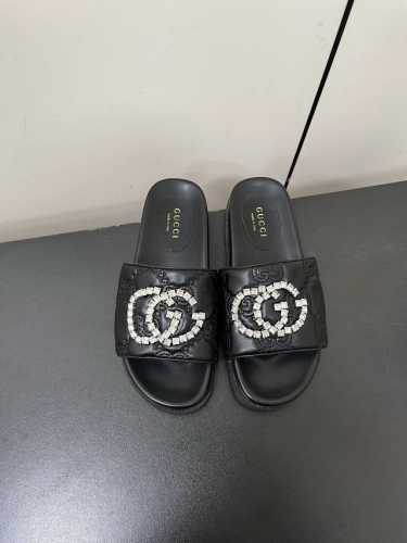 Gucci 25春夏新款一字厚底拖鞋～面料：进口压花小羊皮，手工缝钻G字logo厚底**显瘦！百搭随性！鞋面：刺绣羊皮内里 垫脚：羊皮底厚：3.5cm 前掌2.