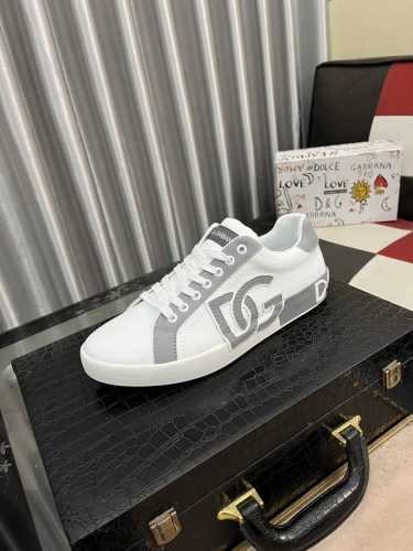 DG～ 情侣装休闲鞋 2024z柜同步发售 码数:36-46# 鞋面选用牛皮拼接网布网布内里，舒适透气，鞋底：原版舒适耐磨大底