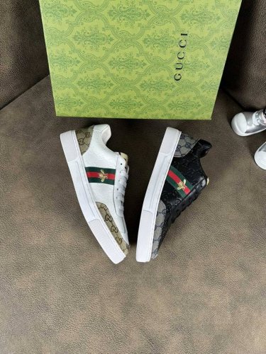 工厂p价 Gucci 古奇系列最 2025新款精心打造 引爆全场 不断创新的国际品牌 此款男士四季运动休闲鞋 原版版本 鞋面采用牛皮面料 皮垫脚真爆超轻防滑大底