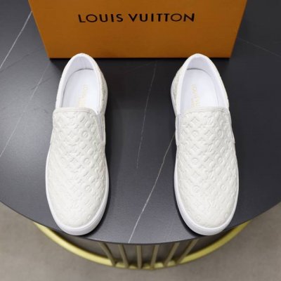 品牌 Lv路易威登 标准码 38 44 45可订做 等级 官网同款 材料 原版面料 舒适透气内里 轻便耐磨大底 款式类别 男士时尚休闲鞋靴 跑步 运动鞋 尊贵奢