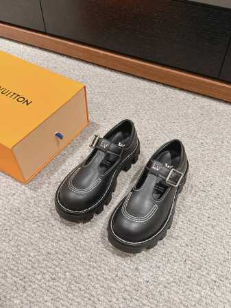 顶级品质 男+10 Louis Vuitton Ss24 New Arrival～ 路易威登2024情侣款厚底乐福鞋 Lv这款宽厚的鞋底，增高效果很不错哦， 穿 - 点击图像关闭