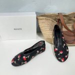 高品质出厂360！小众潮牌Khaite25春夏新品复古刺绣花朵网纱平底凉鞋！ 很有当代的复古那味儿～ 极简主义的设计风格 上脚超级舒适 日常随心搭配裙子 裤子