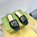 顶级版本 2024春夏新款平底手写体Gucci标识刺绣丹宁牛仔G G凉鞋拖鞋顶级品质 最高版！ 备受宠爱的丹宁面料透过Gucci美学视觉再次融入盎然新意。这款凉