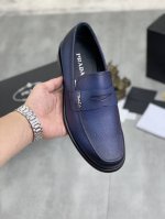 工厂p价p 实价 水染牛里 原单品质prada .普拉达 原单代购 高端商务皮鞋 面料 采用意大利进口十字纹小牛皮水染牛里 牛皮里特供原版大底 做工精细 实物拍