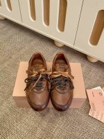 皮面 Miu Mi* 春夏新品 代购级别 我是细节控 面料对版Zp单薄清透 区别于市场不对版厚面料 皮料对版Zp轻微擦旧 随性而为 复古时髦 百搭舒适 新爆款来