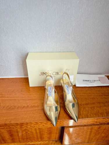 出厂 Jimmy Choo 吉米周 是一个非常全面之尊贵时尚生活品牌， 香港,美国等大时尚博主及明星的同款表带女士高跟，中跟，平跟后空凉鞋系列。 澳大利亚尖头