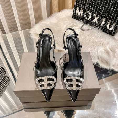 橙子出厂价p balenciaga 巴黎世家新款 水钻Bb扣尖头高跟凉鞋 高跟鞋 巴黎世家的鞋子绝对开了挂 整双鞋的精髓就是它的鞋头了 够长够尖 并且不带臃肿感 - 点击图像关闭