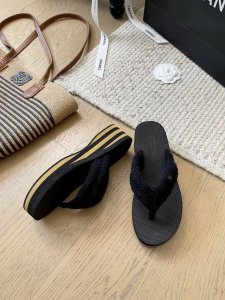 chanel 25C早春新款厚底拖鞋系列！ 顶级版本！抢先发售 鞋面毛巾布 原版防滑大底 跟高5Cm 非通货 注意区分 码数：34-41 定制不退不换