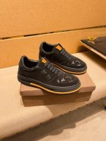 工厂p批 Lv 路易威登 男鞋高端品牌 官网1：1最新力作：鞋面采用意大利进口头层牛皮搭配舒适透气内里原版防滑耐磨大底制作，让行走更加便捷舒适！独家新款，惊世之