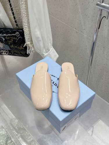 350 Prada 2025新品 专柜新款玛丽珍系列上新 鞋面：原版定制牛漆皮私模五金扣激光穿孔工艺 内里：特定混种羊皮内里 大底：原版开模真皮大底 鞋码: 3