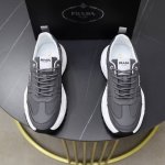 出厂价pp 品牌 普拉达prada 标准码 38-44 45订做 等级 官网同款 材料 原版材料拼接 舒适透气内里 轻便耐磨运动大底 款式类别 男士时尚休闲鞋