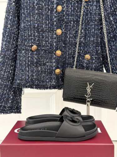 gucci 古驰经25Ss春夏新品 双G镂空沙懒人拖鞋 夏天必备懒人福音鞋 谁穿谁美 很轻盈上脚意外的舒适 还不挑脚型 自带高级气场的拖鞋 也非常容易驾驭非常舒