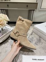 Isabel Marant 伊莎贝尔尖头马鞍扣按扣褶皱平底套筒短靴 铆钉短靴。简约百搭款。材质：鞋面:头层小牛皮 牛反绒。牛皮内里，真皮大底。 码数：35-39